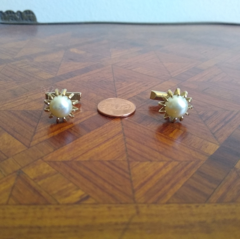 Vintage SWANK Cultured Pearl cufflinks. *UNISEX*